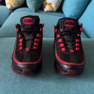 Nike Men’s Black and Red Air Max Style Sneakers